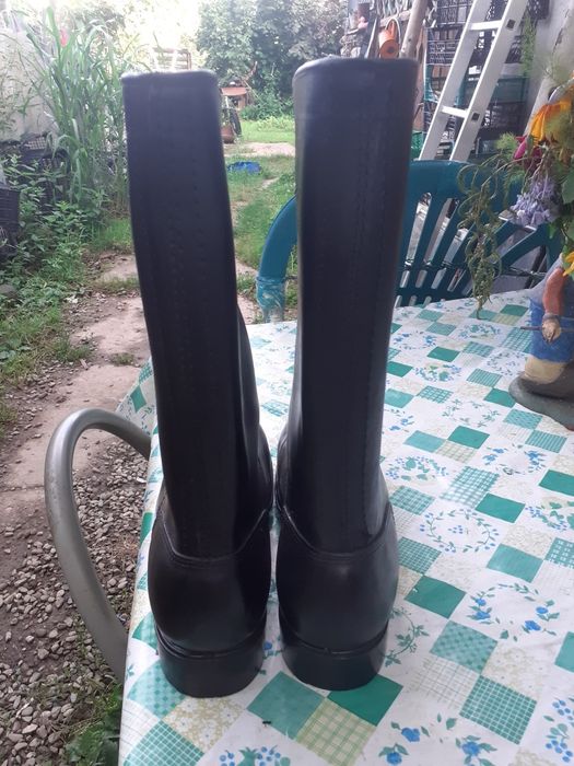 Cizme cu bombeu,piele,noi/40