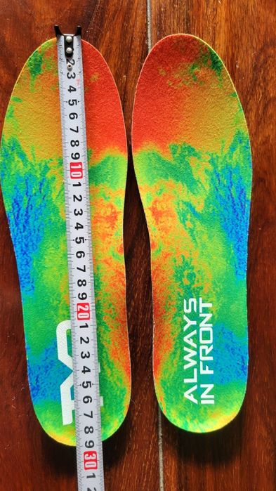 Продавам чисто нови маратонки  TYR