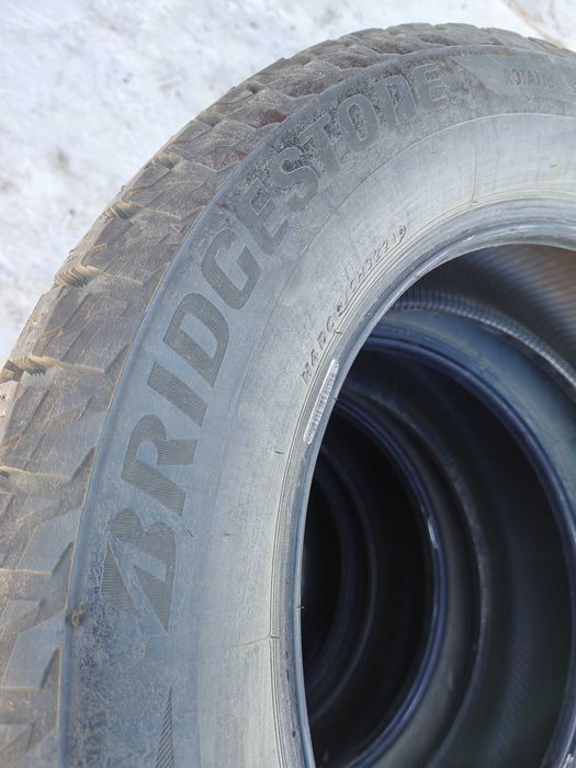 Шины 235/60/18 Bridgestone