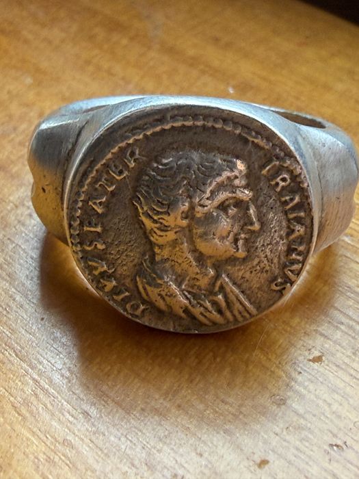 Inel vechi in stare foarte buna