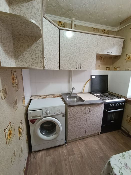 1-ком кв 7 мкр 1 эт, не угл