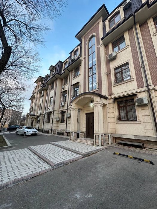 Продается Шикарная Квартира  Мирзо Улукбек район Эко базар 3/3/4