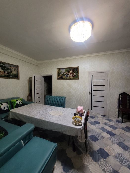 Срочно сотилади чирчик 10/мек район 4 хона карвон бозор рупараси