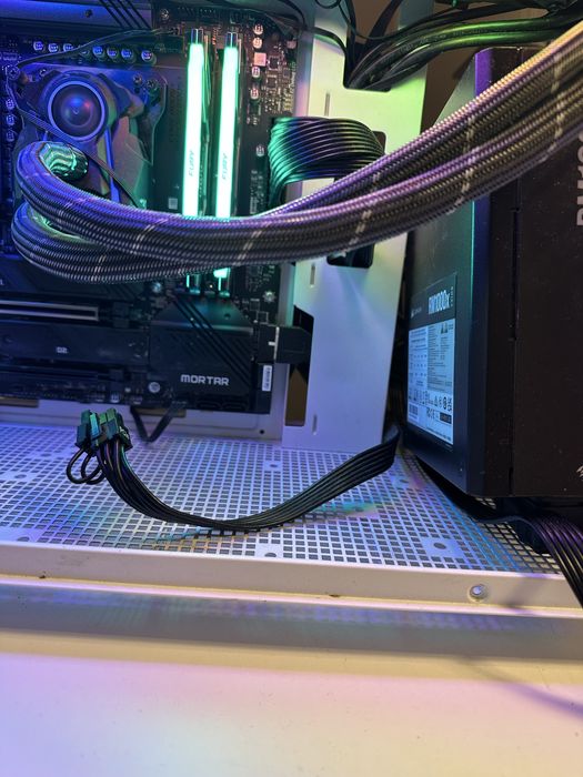 Sursa Corsair RM 1000x SHIFT, PCIE 5.1, Gold, 1000W, Full Modulara