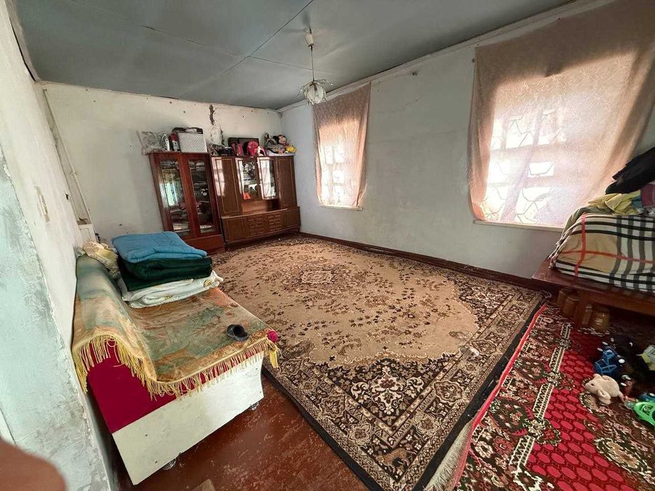 Продается дом 4 комнатный 5 соток земли на Массив Заре 28000$