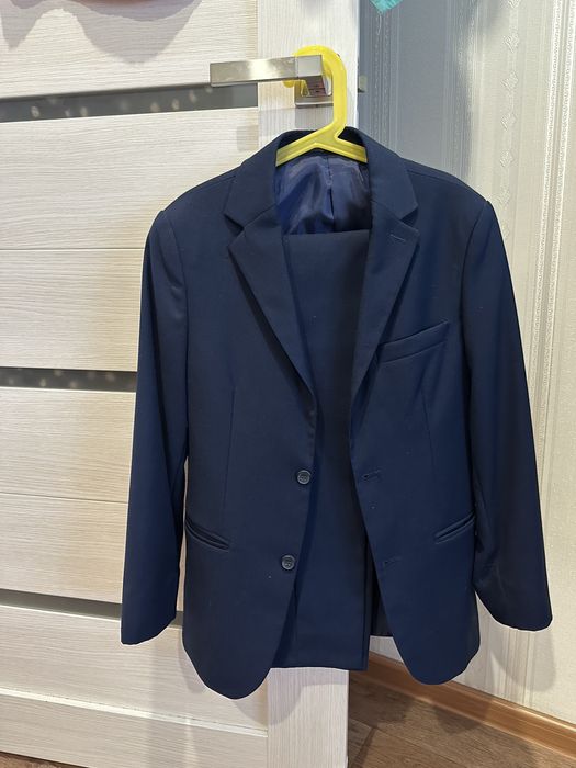 Продам костюм на мпльчика