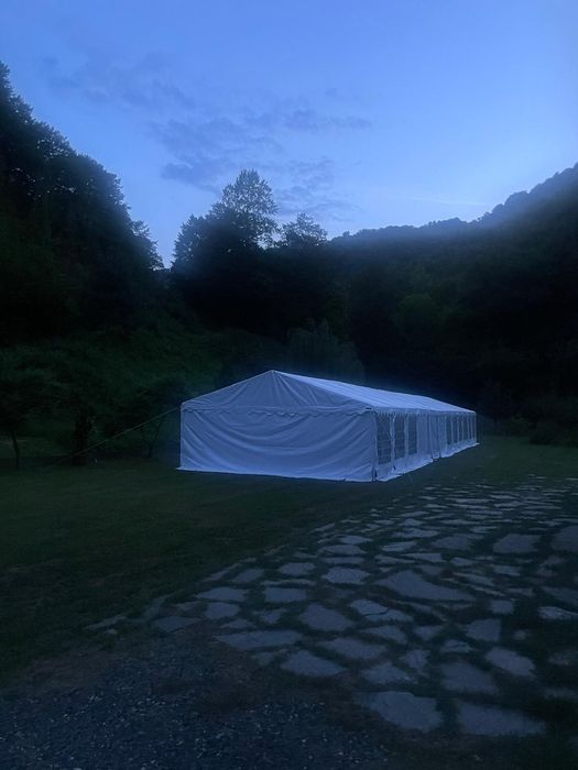 Corturi pentru evenimente de închiriat