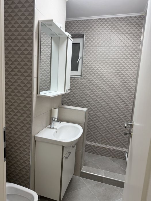 INCHIRIEZ AP. 2 camere
