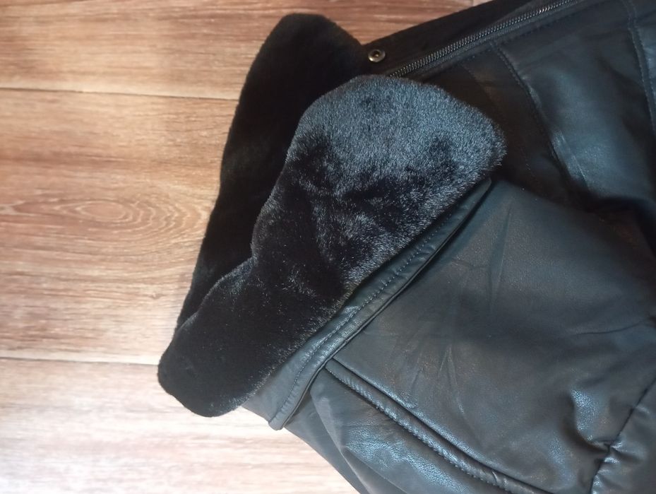 Продам теплую куртку,оригинал