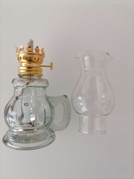 Стъклена газова лампа с фитил в ретро стил.