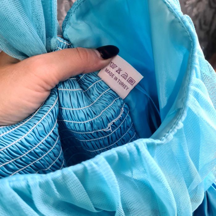 Продам платье на девочку 14-15 лет