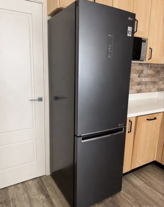 Холодильник LG черный