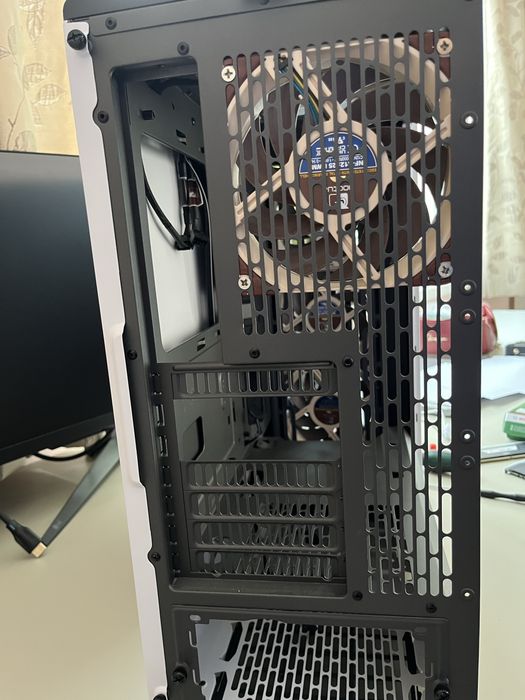 Кутия Fractal Design North + 5x Noctua A12