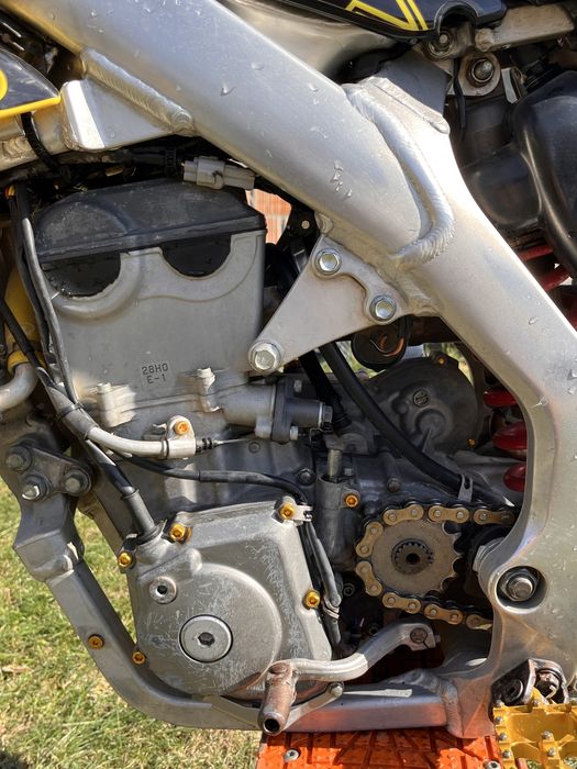Suzuki rmz 450 sau Kawasaki kxf 250