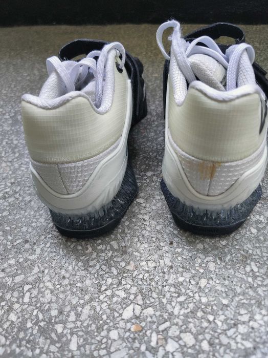 Вдигане на тежести Nike