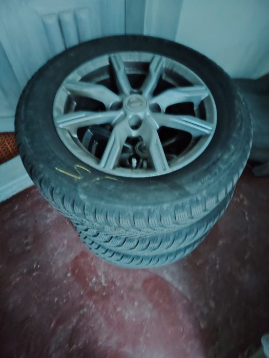 Vand gentii 4  Genții de magneziu Cu  sau fara cauciucuri de iarna  de dacia logan