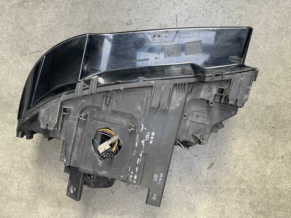 Far dreapta xenon Bmw X3 E83 LCI facelift - vezi poze!!