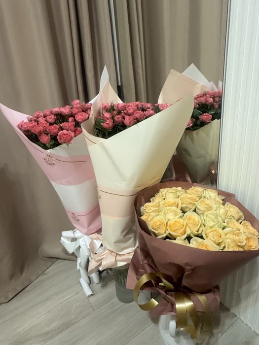Букет цветов кусовые розы