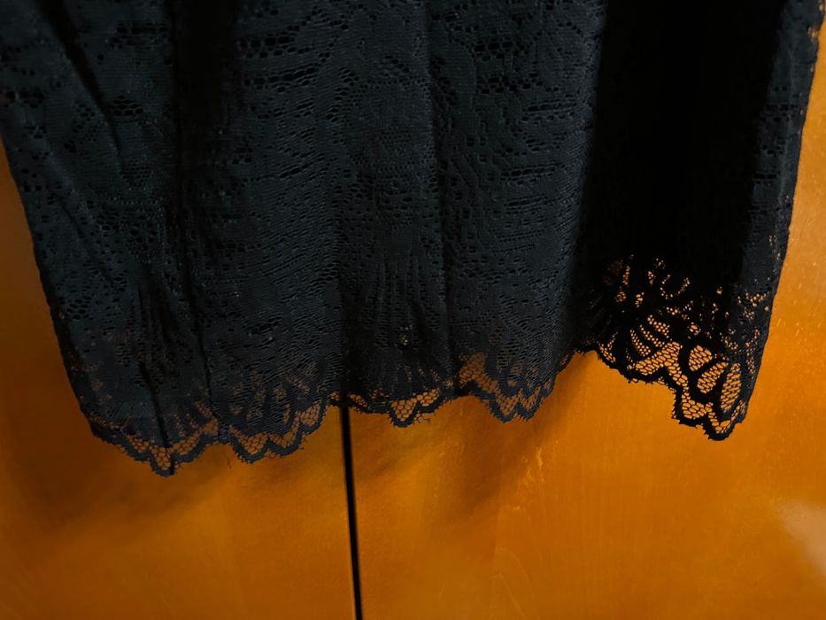 Черна рокля с дантела