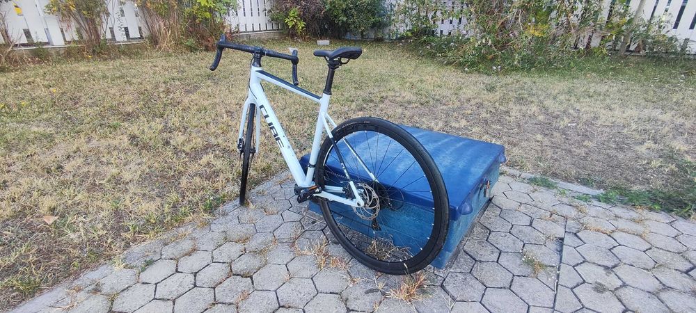 Шосеен велосипед Cube Attain Pro 28