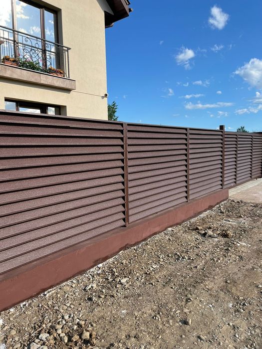 Garduri și porți stil jaluzele șipcă metalica tabla cutata