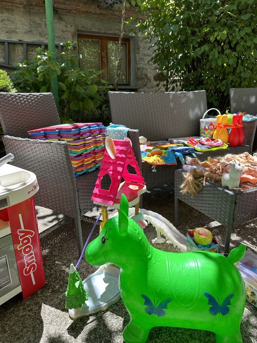 Много на брой детски играчки