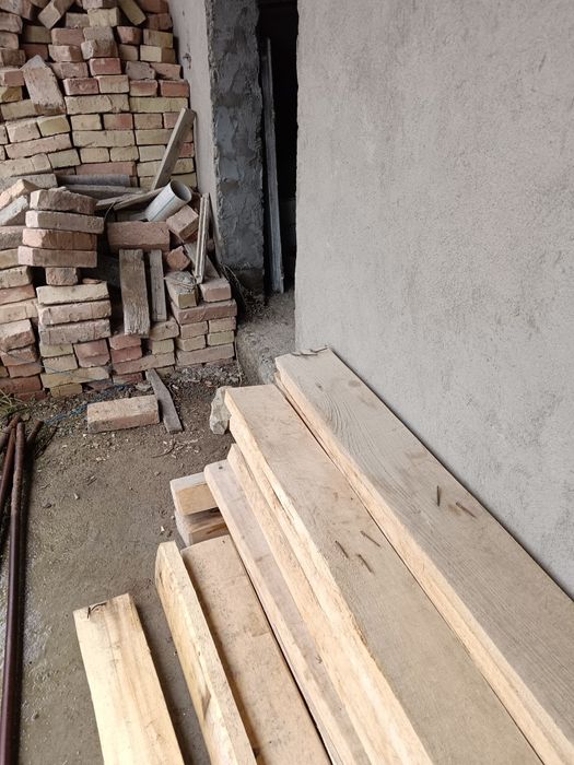 Продам кирпичи инструменты и т.д