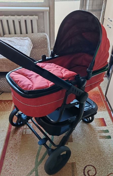 Продам детскую коляску  3 в 1