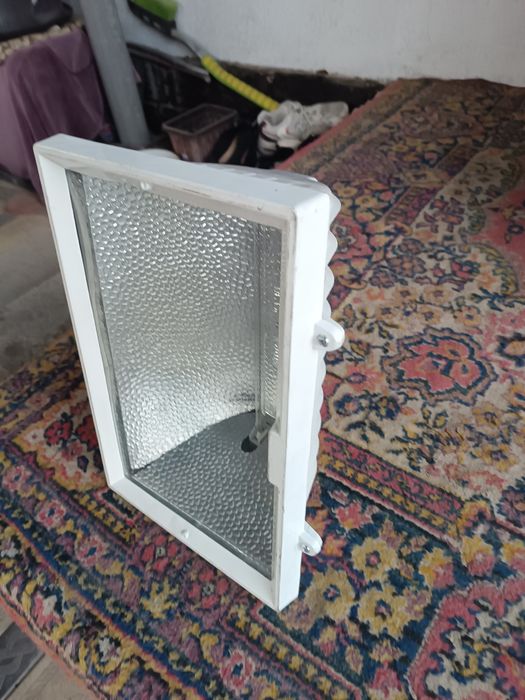 Прожектор галогенный