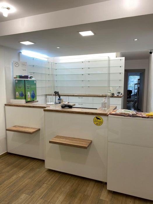 Mobilier farmacie facut la comanda