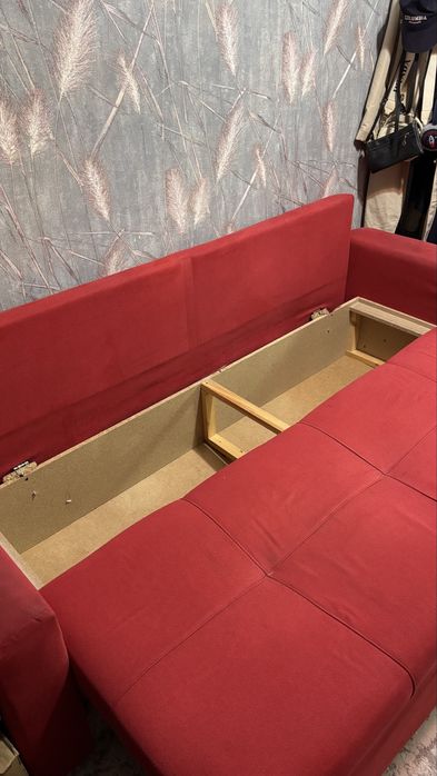 Қызыл раскладной диван