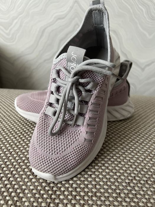 Лёгкие кроссовки 34 размер