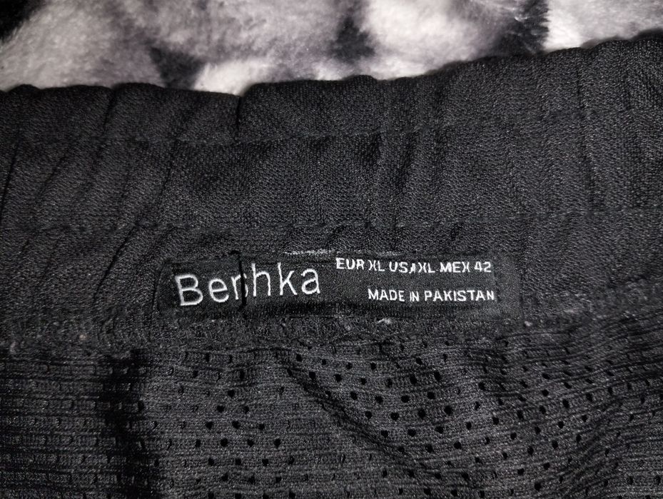 Pantaloni scurți Bershka mărimea L