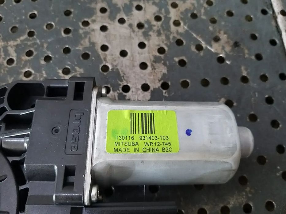 Motoras macara dreapta spate jeep grand cherokee 4 wk wk2 931403103