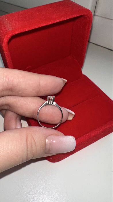 Кольцо белое золото с бриллиантом