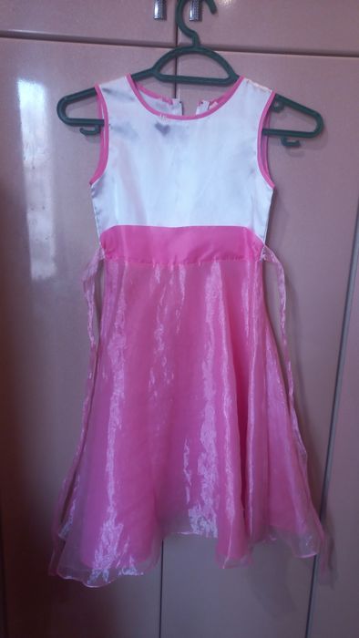 Платья детские праздничные