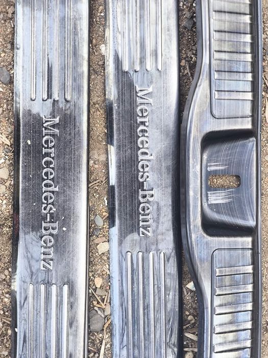 Mercedes Benz прагове, лайсни