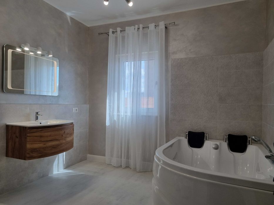 Apartament 4 camere, Cartier Rezidenţial