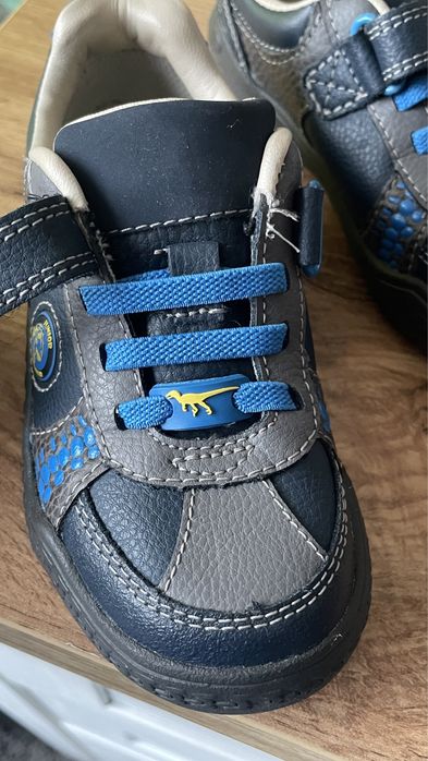 Нови детски кожени обувки Clarks номер 26