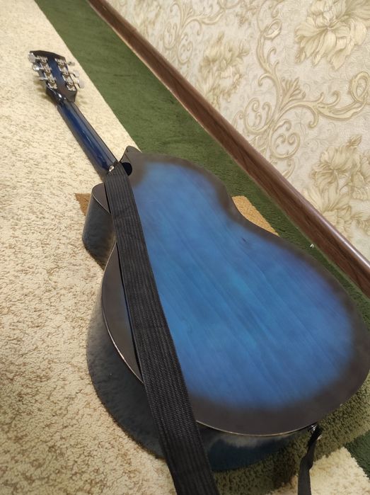 Srochna Gitara sotiladi razmer 38 narxi 820000 soʻm