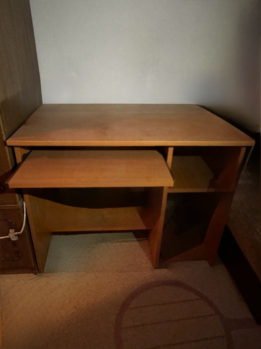 Разтегателна  маса, бюро, единични легла 2бр., секция, кухненски диван