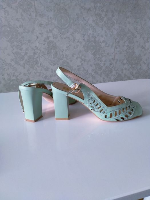 Босоножки.       .