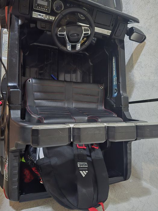 Детская машинка на пульте