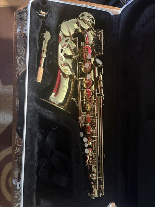 Vand saxofon in stare foarte buna