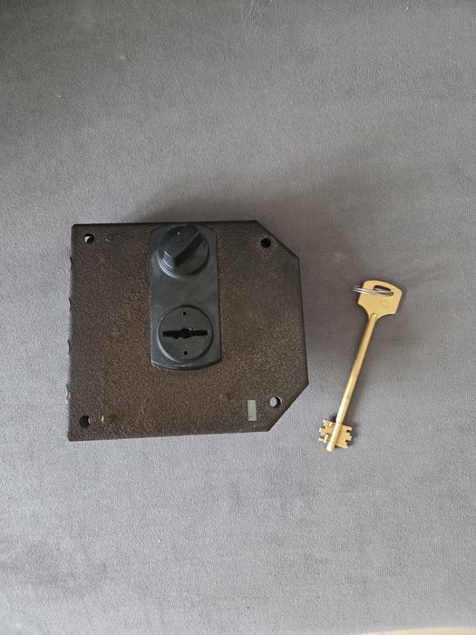 Замок хороший ,в рабочем состоянии