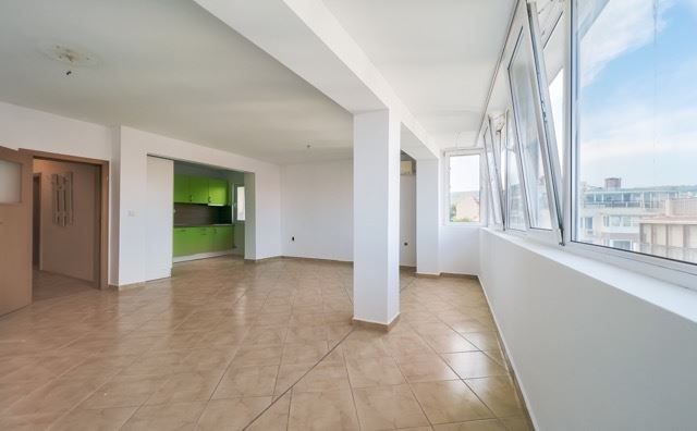 Тристаен-кв.Левски-Полуобзаведен-Тухла-С Гараж-И/З