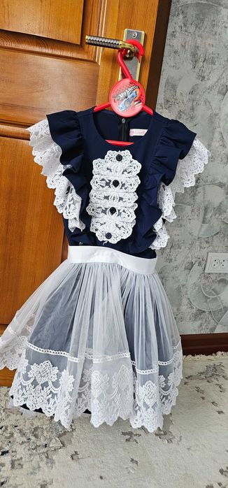 Продам школьную форму для девочки