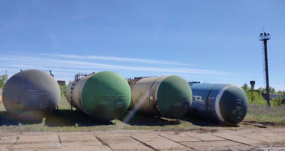 Резервуары, емкости и жд цистерны.