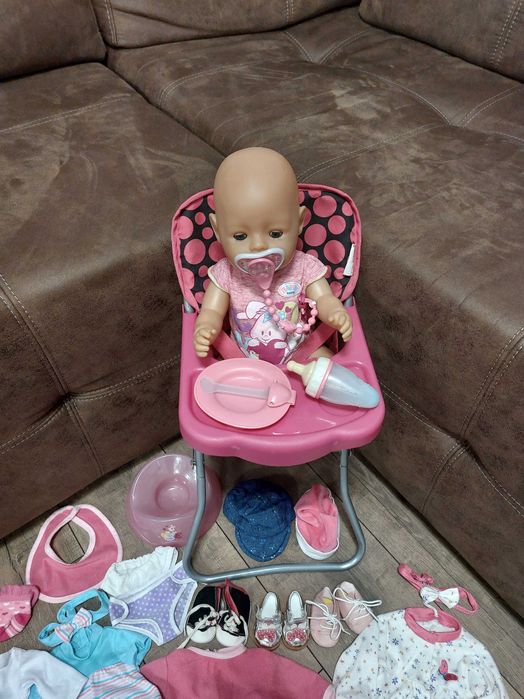 Кукла Бейби Борн, столче за хранене и аксесоари