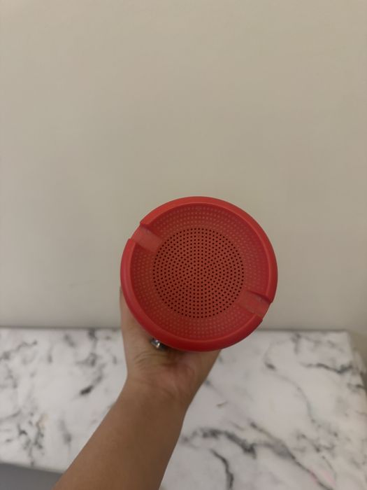 Колонка , красная , громкая